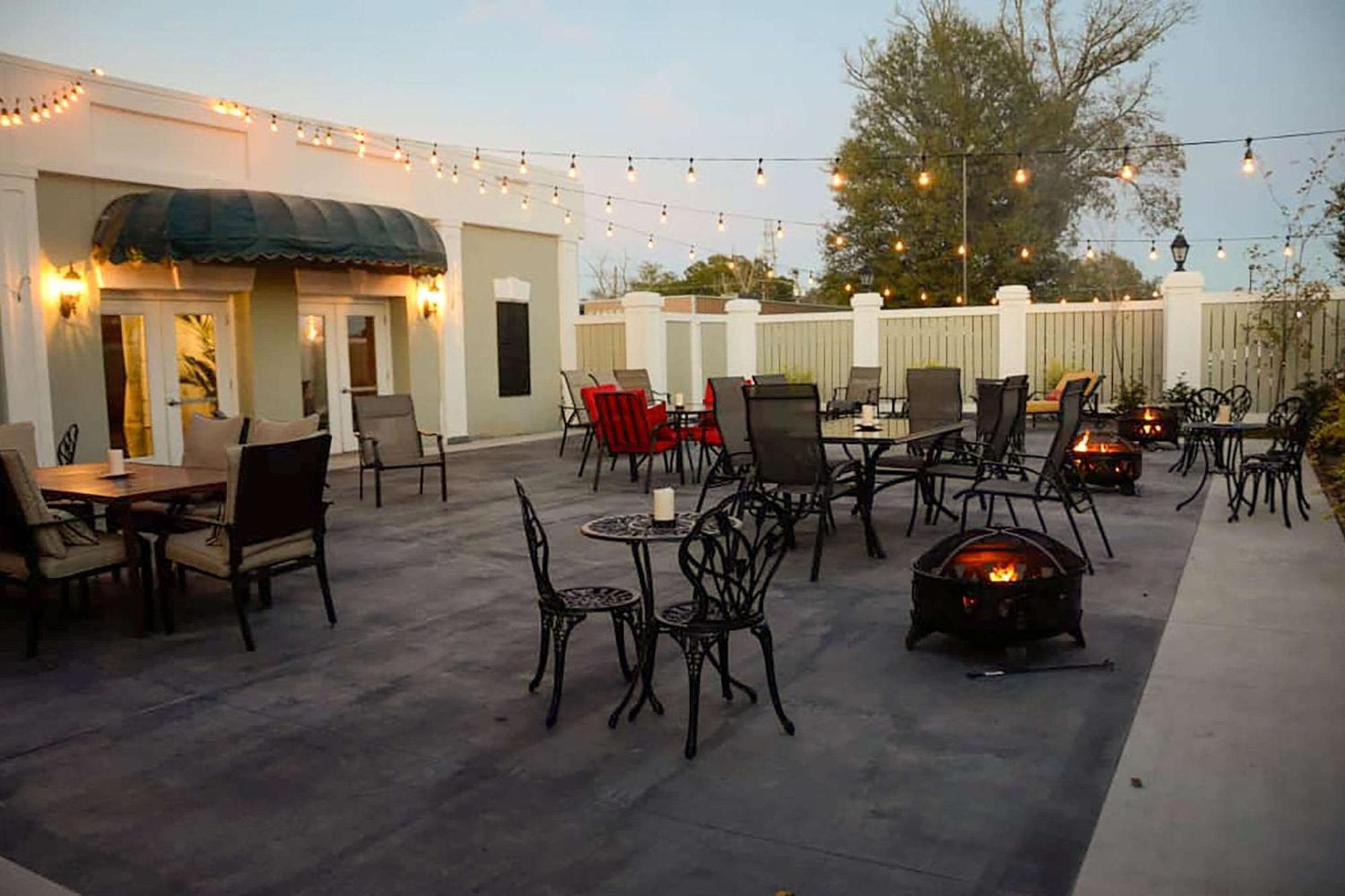 Inn On The Square, Ascend Hotel Collection Greenwood Exterior photo